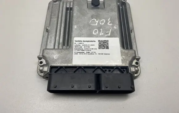 BMW 5 F10 F11 Engine control unit/module 8573789