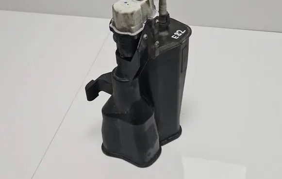 BMW 1 E82 E88 Active carbon filter fuel vapour canister 6765741 17204258