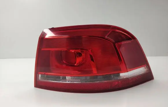 Volkswagen PASSAT B7 Rear/tail lights