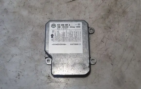 Skoda Fabia Mk1 (6Y) Airbag control unit/module 1C0909601A