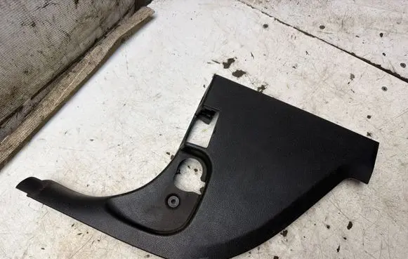 BMW 3 E90 E91 Foot area side trim 11242010