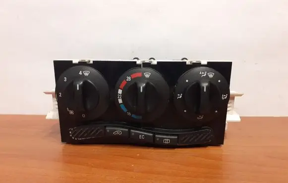 Mercedes-Benz A W168 Interior fan control switch 4993 1688300485