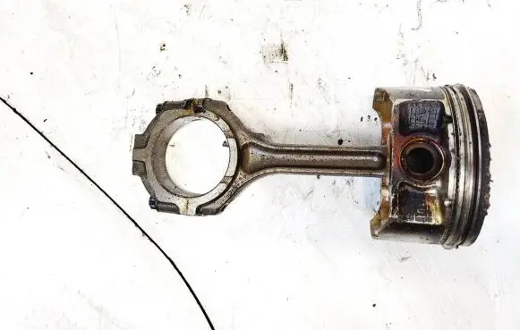 Nissan Murano Z50 Piston with connecting rod