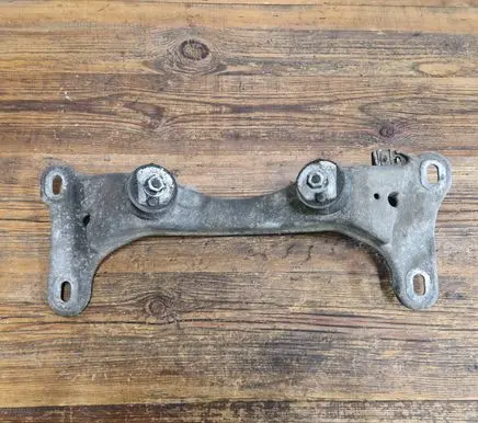 BMW 3 E90 E91 Gearbox mounting bracket 6771064
