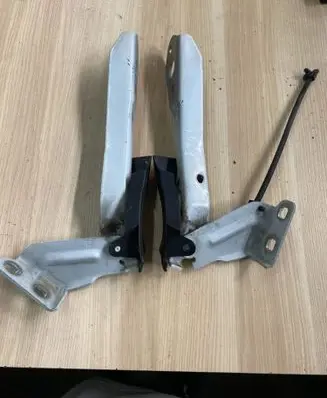 Opel Vivaro Engine bonnet/hood hinges 654000000R