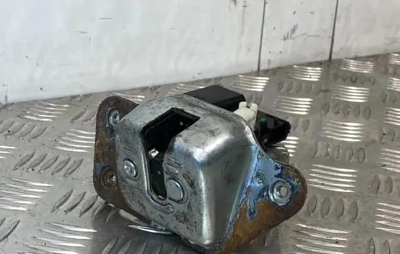 Loading door lock