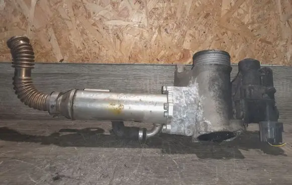 Volvo S80 EGR valve cooler XS1156 8801828