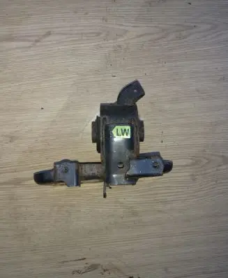 Toyota Verso Engine mount bracket