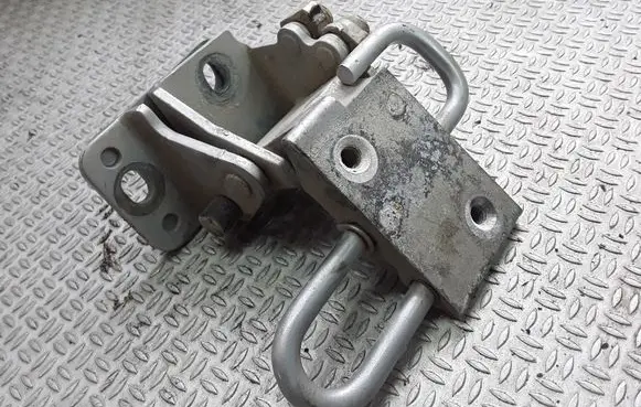 Audi A6 S6 C5 4B Rear door lower hinge 4B0833412E