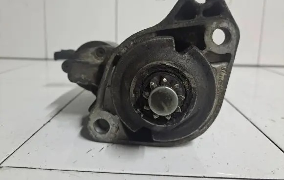 Volkswagen Golf IV Starter motor 0001121006 020911023F