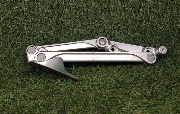 Tailgate/trunk/boot hinge