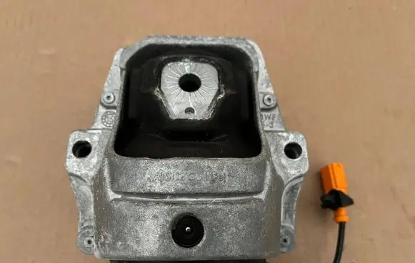 Audi Q5 SQ5 Engine mount bracket 8R0199381Q