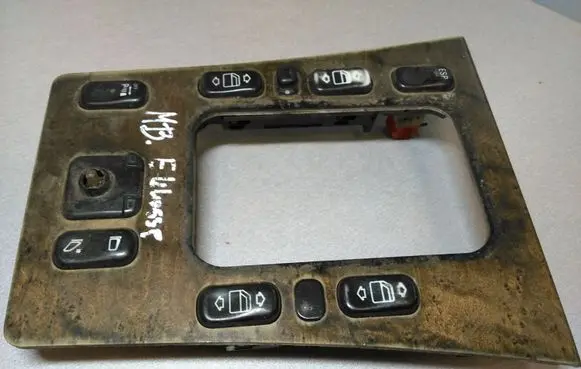 Mercedes-Benz E W210 Electric window control switch 2108214151 03750032