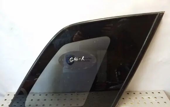 Suzuki Grand Vitara II Rear side window