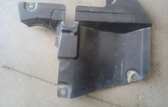 Mazda 3 II Engine splash shield/under tray KD5356341
