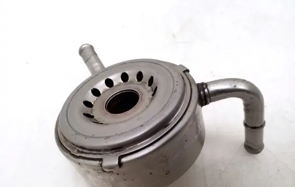 Nissan Murano Z50 Oil filter mounting bracket 