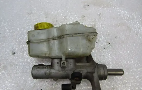 Skoda Fabia Mk2 (5J) Master brake cylinder 