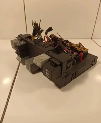 Volkswagen PASSAT B6 Fuse box set 3C0937049 F005V00691 H52S2002