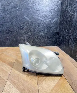 Toyota Avensis T250 Headlight/headlamp 