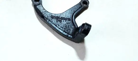 Toyota Avensis T220 Engine mounting bracket 172930G010