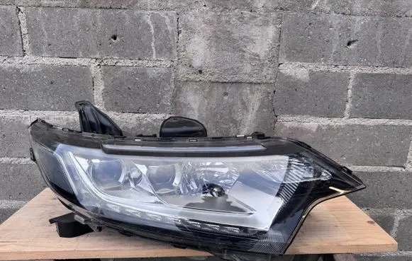 Mitsubishi Outlander Headlight/headlamp 8301C8