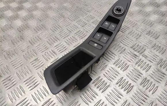 Hyundai i20 (GB IB) Electric window control switch 93570C8111