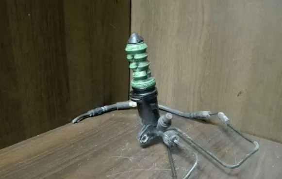 Clutch slave cylinder