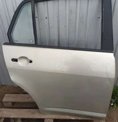 Nissan Tiida C11 Rear door