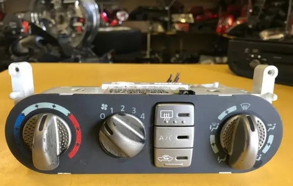 Nissan Almera Tino Climate control unit