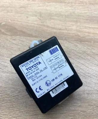 Toyota Corolla Verso AR10 Door control unit/module 897410F010