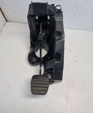 Opel Vivaro Brake pedal 465016415R 0588086 81007104