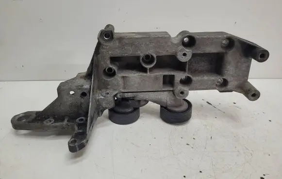 Volvo V70 Engine mounting bracket 8642196