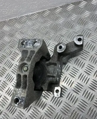 Nissan Juke I F15 Engine mount bracket 11211