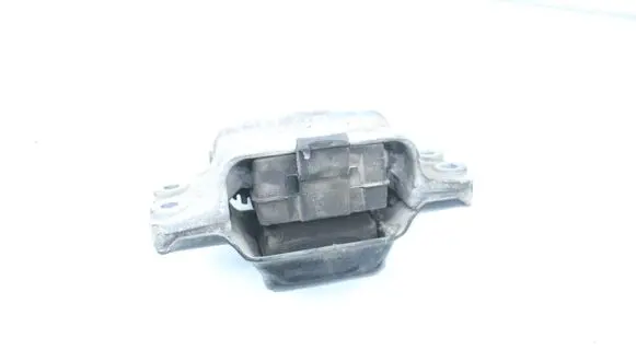 Skoda Yeti (5L) Engine mount bracket
