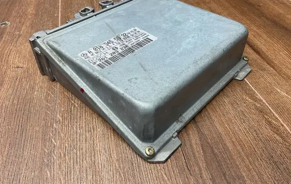 Mercedes-Benz E W124 Engine control unit/module 0165455532 0261203230