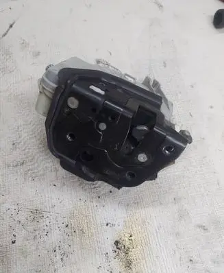 Audi A6 S6 C6 4F Front door lock 4F1837015E