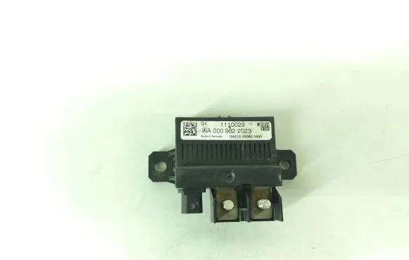 Mercedes-Benz CLS C218 X218 Charging relay 1110029 A0009822023