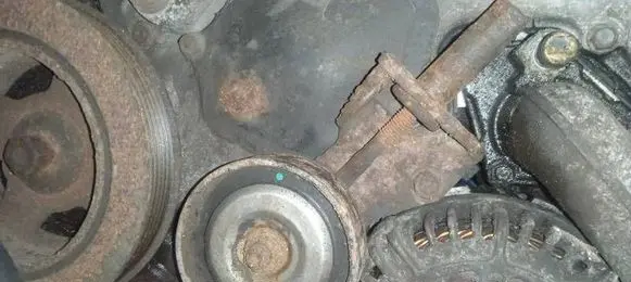 Nissan Murano Z50 Generator/alternator belt tensioner