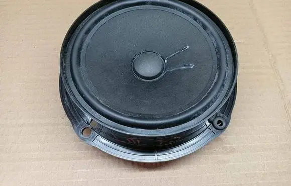 Skoda Octavia Mk3 (5E) Front door speaker 5E0035411A