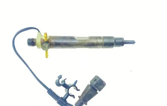 Skoda Octavia Mk1 (1U) Fuel injector 038130202B