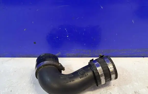 Volvo XC90 Intercooler hose/pipe 30696253