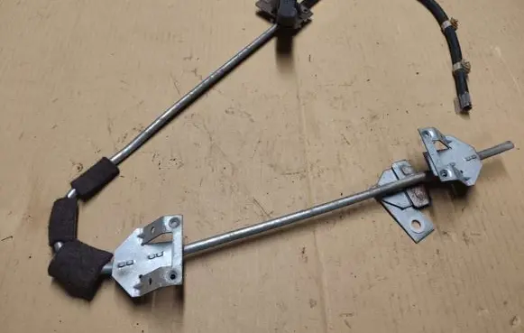 Jeep Cherokee XJ Front door manual window regulator 