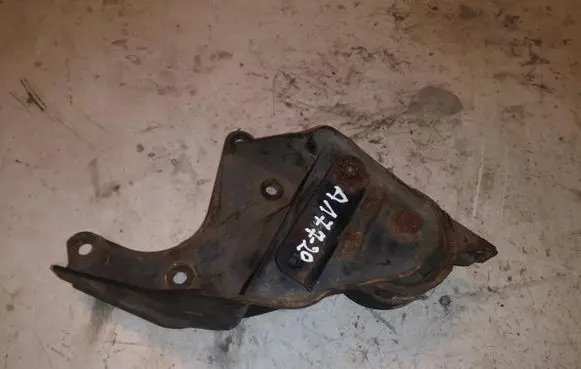 Volvo V40 Engine mount bracket A17720