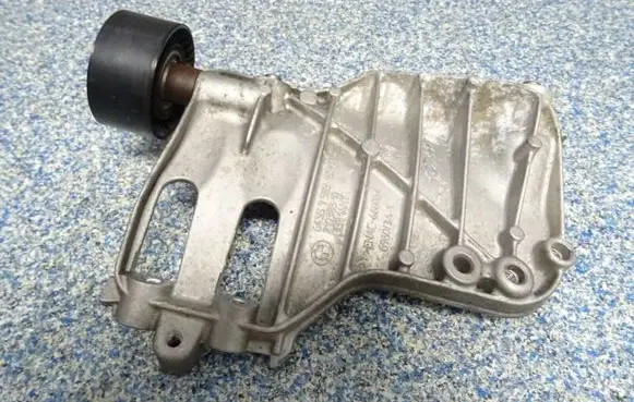 BMW M3 F80 A/C compressor mount bracket 7585167