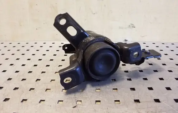 Toyota Auris 150 Engine mount bracket