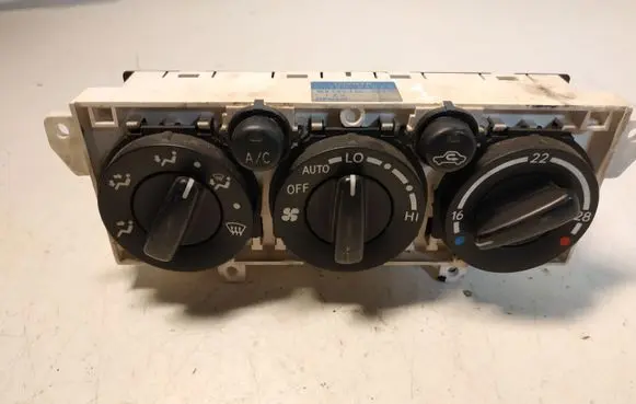 Toyota Avensis T220 Climate control unit 5590005090