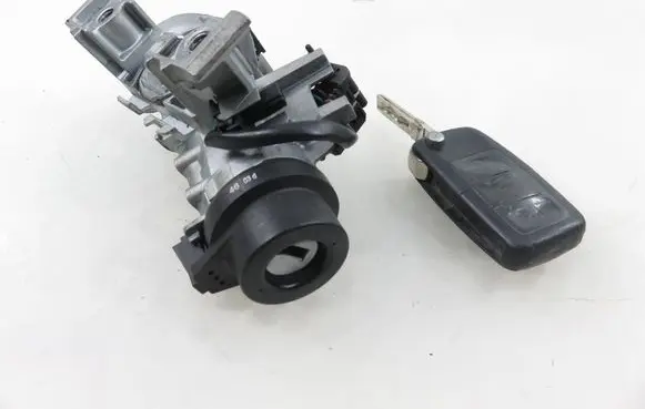 Volkswagen Golf V Ignition lock 1K0905851B 1K0905865