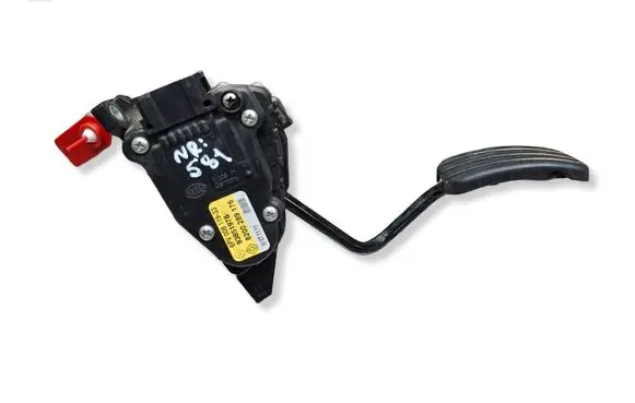 Renault Trafic II (X83) Accelerator throttle pedal S26301581 8200289176