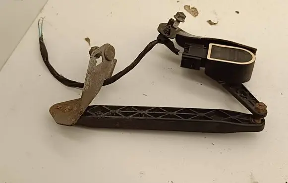 Mercedes-Benz S W222 Rear air suspension level height sensor A2229050503 3158 151117