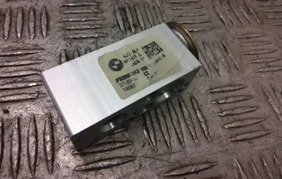 BMW X2 F39 Air conditioning (A/C) expansion valve 6845635